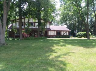 2130 Le Chateau Dr, Brookfield, WI 53045
