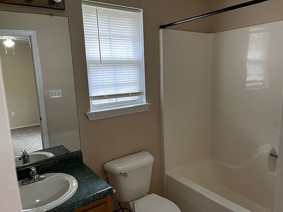 4th image of 415-419 N Fairbanks Cir