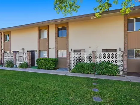2 bed, 1.5 bath, 1000 sqft, $2,400 — Photo 1