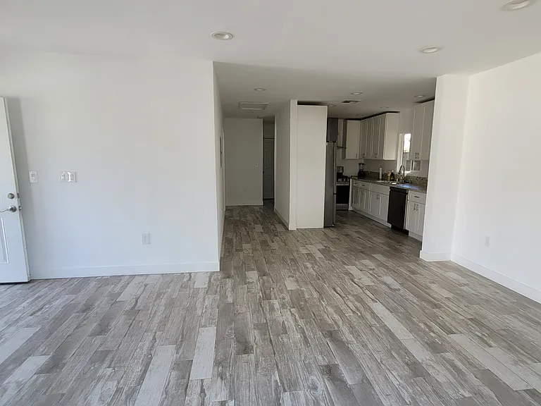 8101 Jumilla Ave #1/2 — Photo 6