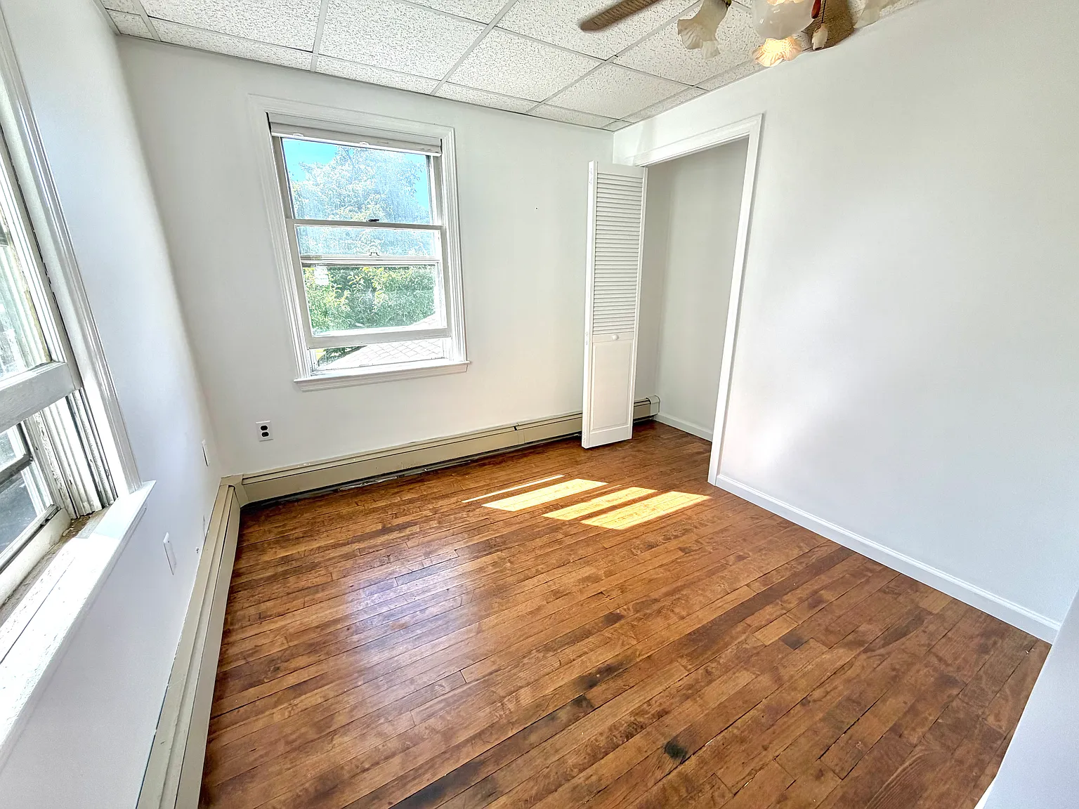 3 bed, 1000 sqft, $2,350 — Photo 2