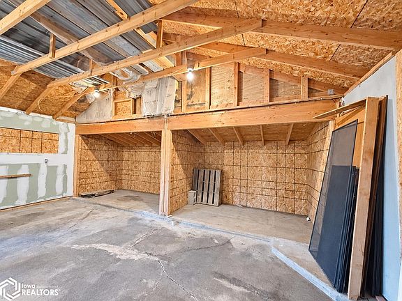 5th image of 3095 Caron Dr