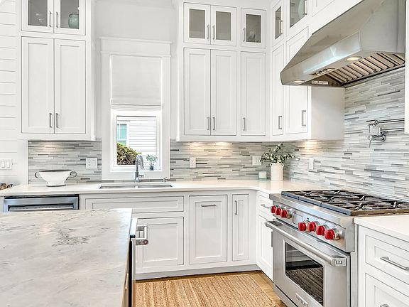 5th image of 424 E Royal Fern Way