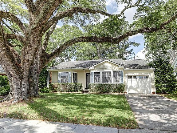 3rd image of 206 Country Club Dr