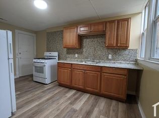 83 Saint James Ave #3R, Springfield, MA 01109