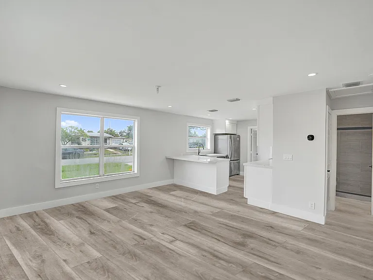 5601 SW 36th Ct — Photo 29