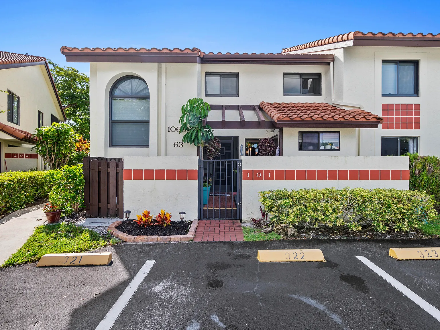 3 bed, 2.0 bath, 1330 sqft, $2,800 — Photo 1