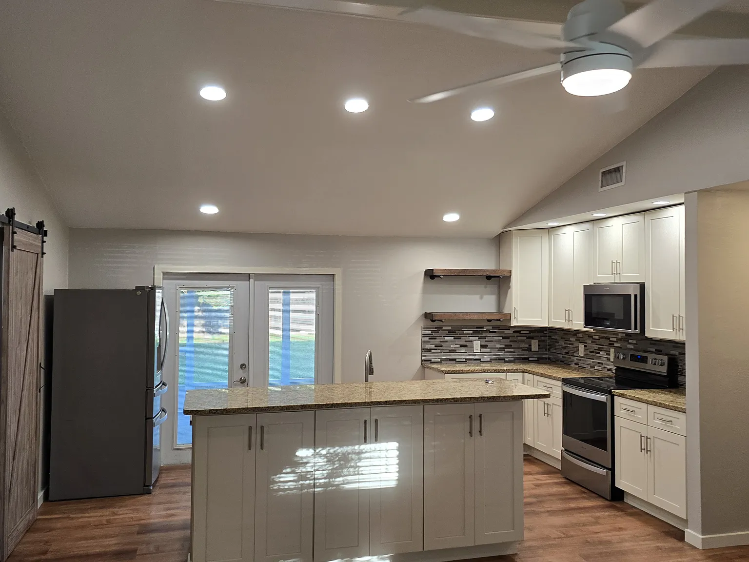2 bed, 989 sqft, $2,250 — Photo 2