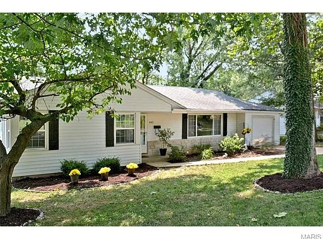 442 Fieldcrest Dr photo 1
