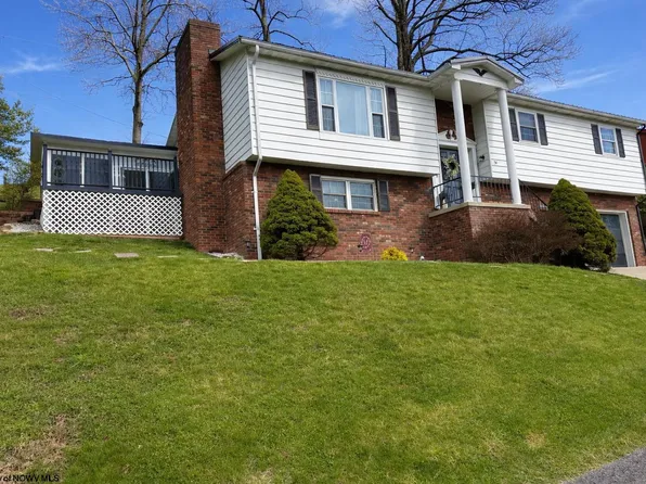 34 Hollen Cir, Fairmont, WV 26554