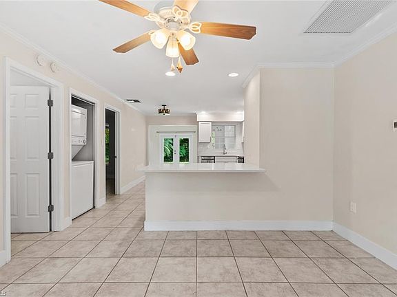 4th image of 2437 Sunset AVE