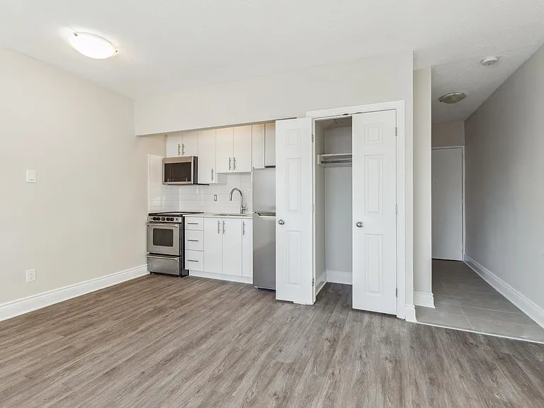 200 Bronson Ave — Photo 38