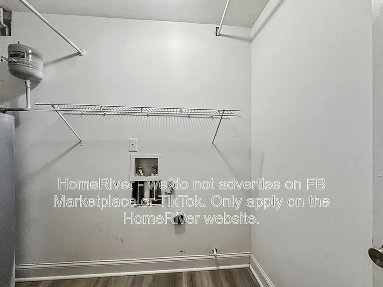 323 Park Ridge Ct — Photo 12