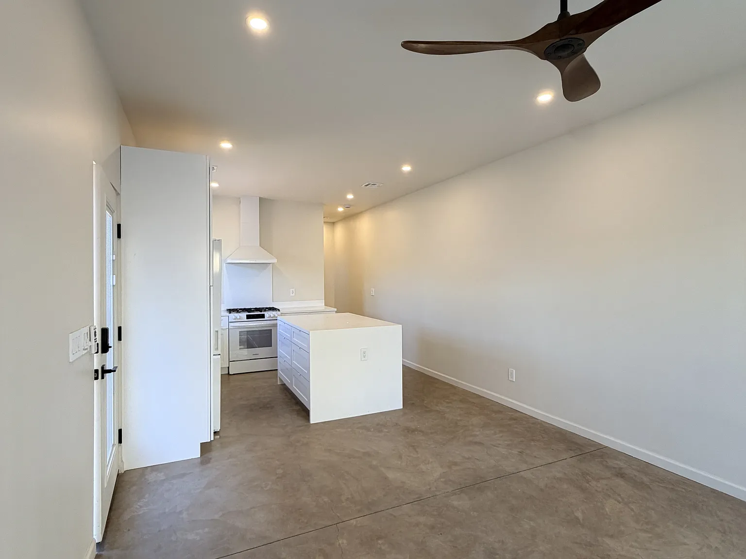1122 East McKinley Street. - B — Photo 2