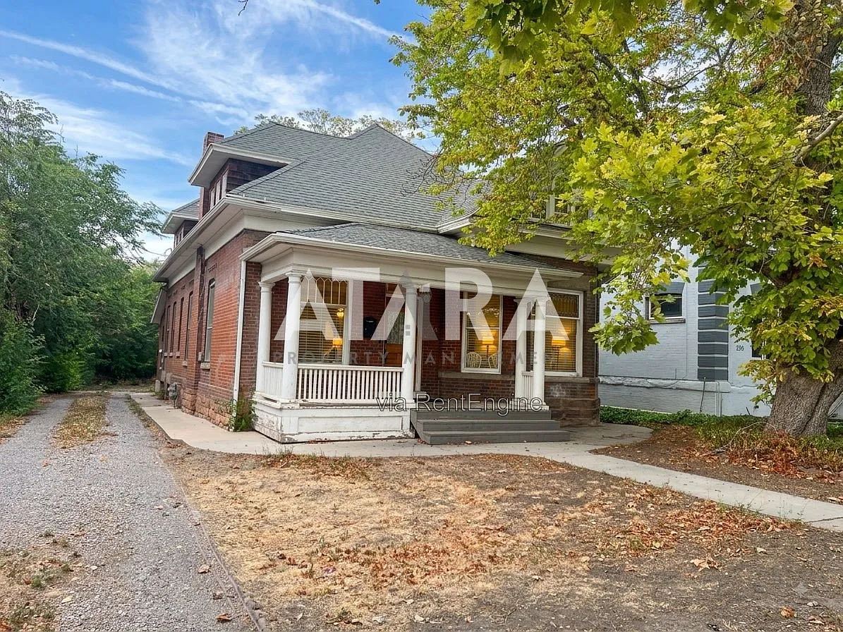 6 bed, 3.0 bath, 4076 sqft, $3,995 — Photo 1