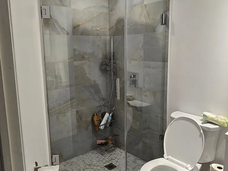 2194 Saint Clair Ave W — Photo 6