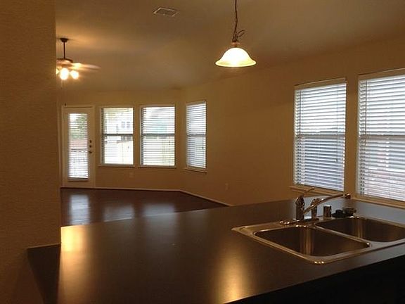 5th image of 15436 Yarberry Dr