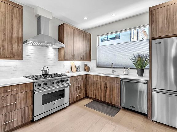 3rd image of 2465 Walnut St #7