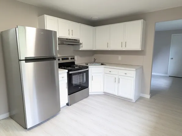 19 Hart Cir APT 11, Waterbury, CT 06705