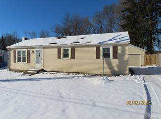 68102 Cherry Ln, Edwardsburg, MI 49112