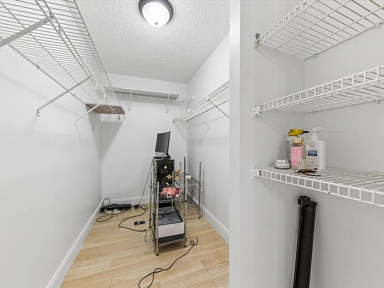 4156 Inverrary Dr — Photo 11