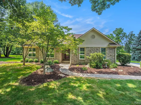 11459 Bancroft Ct, Fenton, MI 48430