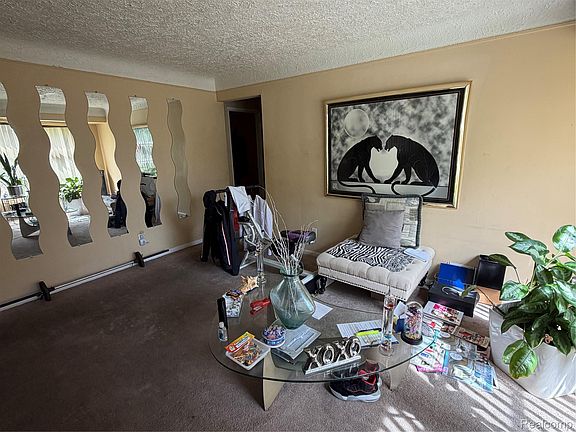 5th image of 10071 Vaughan St