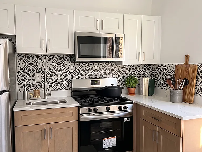 1034 W Walnut St #1 — Photo 4