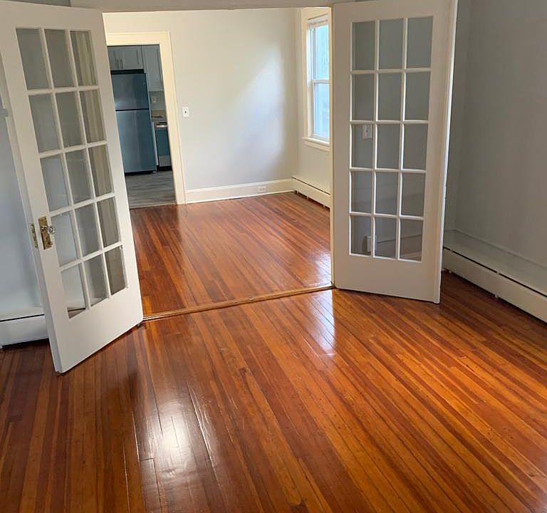 31 Woodland Pl Stamford CT Zillow