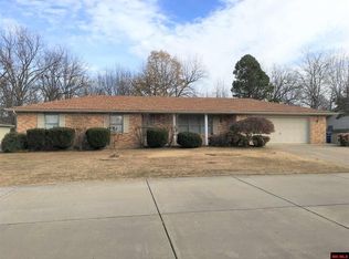 999 Duncan St, Mountain Home, AR 72653