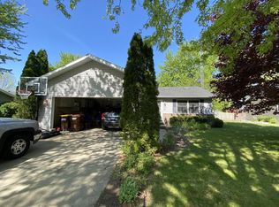 630 Park Dr, Marengo, IL 60152