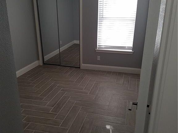 3rd image of 937 Ramblewood Dr