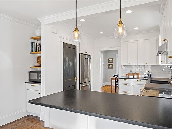5th image of 2059 Elmwood Ave