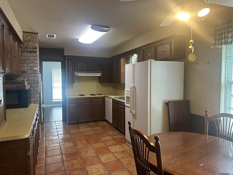 735 Bromley Dr — Photo 8