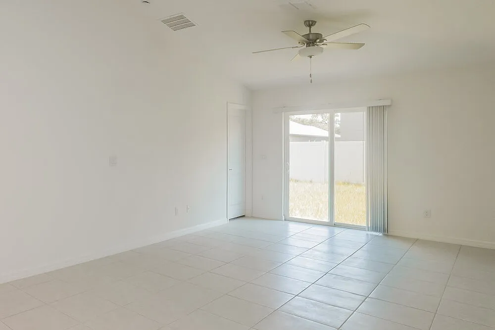 3 bed, 2.0 bath, 1450 sqft, $2,445 — Photo 4