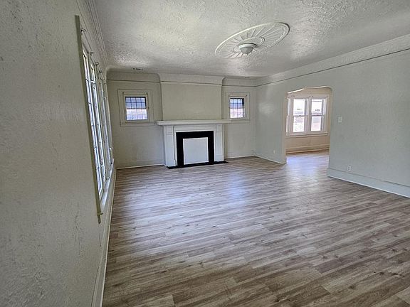 4th image of 16244 Lasalle Blvd