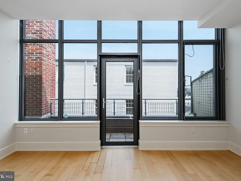 2516 Q St NW #Q305 — Photo 16