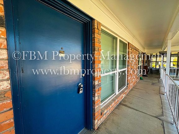 2nd image of 518 N Rogers St #213