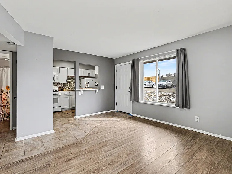 2721 Madelyn Dr SW — Photo 8