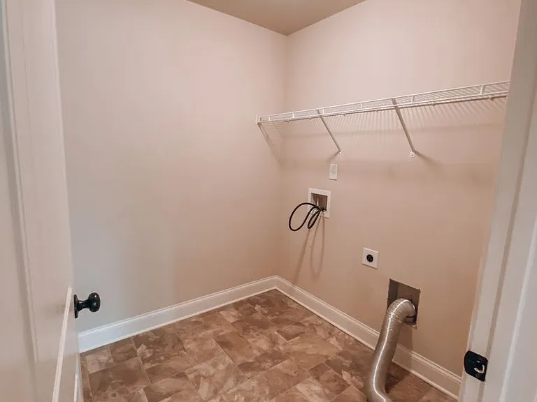 1532 Middleton Dr — Photo 10