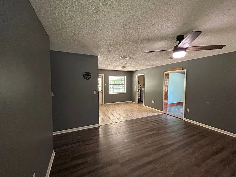 612 NW 9th Ct — Photo 3