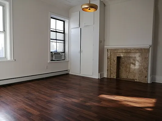 Rented by City Connections Realty | media 8