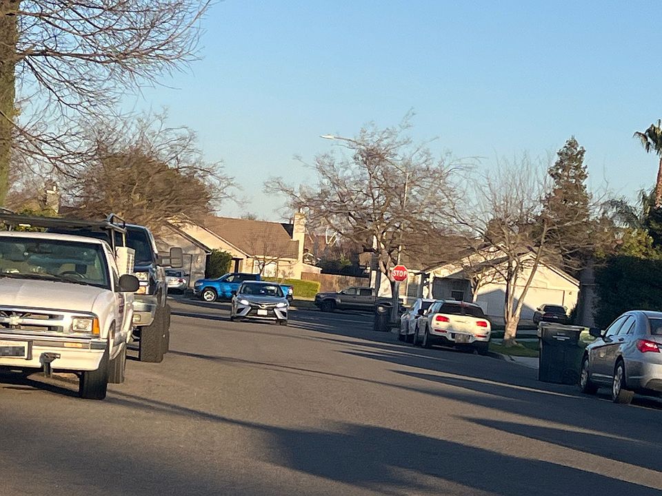 2nd image of 605 Sunnyhill Dr