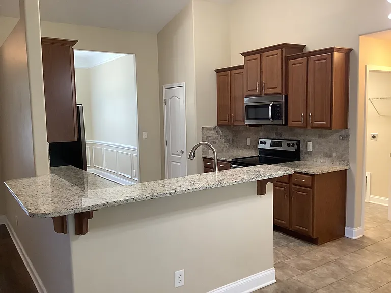 7194 Caley St — Photo 3