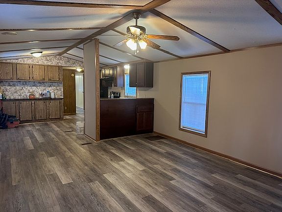 3rd image of 2909 Pinecrest Dr