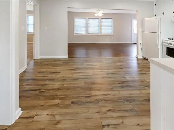 902 Vest Dr, Warrensburg, MO 64093