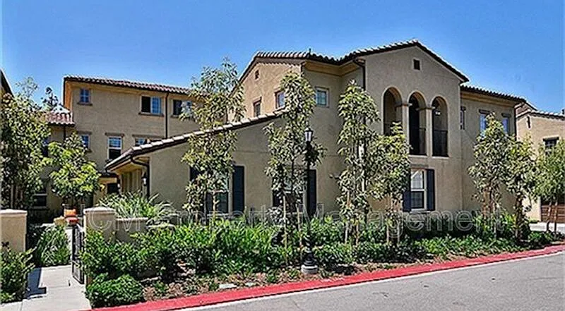 3 bed, 3.0 bath, 1750 sqft, $4,200 — Photo 1