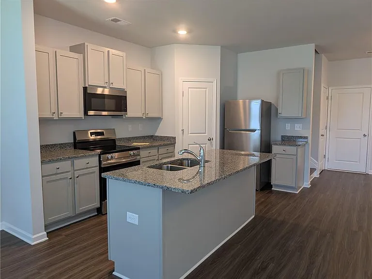 106 Brexley Dr — Photo 2