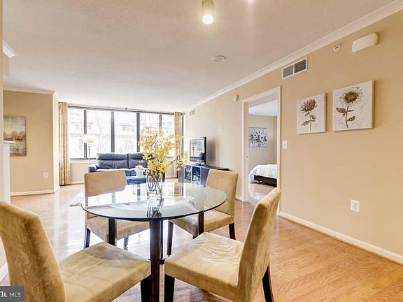 3rd image of 2220 Fairfax Dr APT 304
