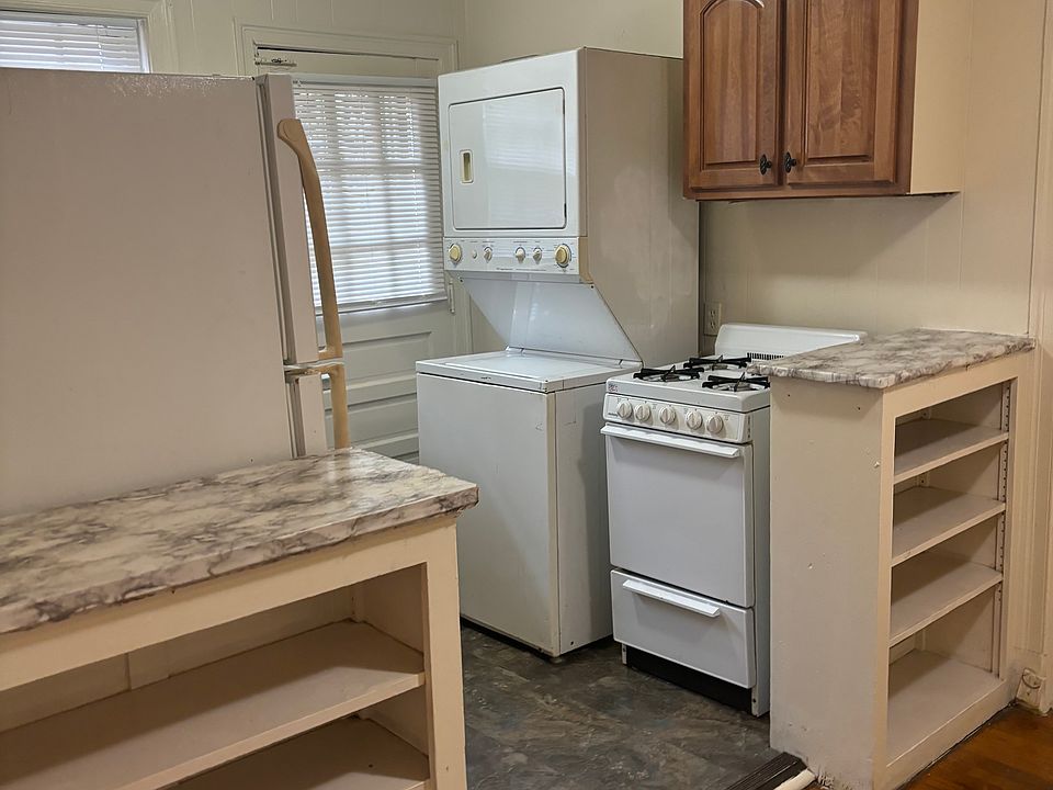Kitchen/gas stove 
Washer &dryer